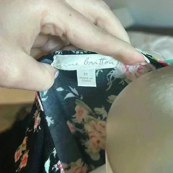 NWT Size M Flower dress with Pockets by Nine Britton - Picture 4 of 6